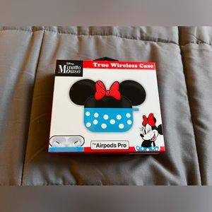 NEW IN BOX / NEVER OPENED | Disney Minnie Mouse AirPods Pro Case